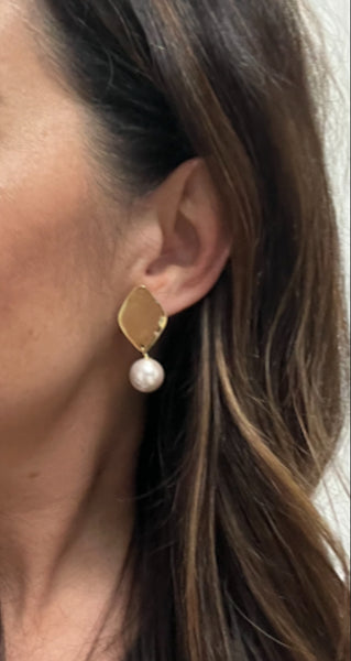 Darcy Pearl ivory earrings
