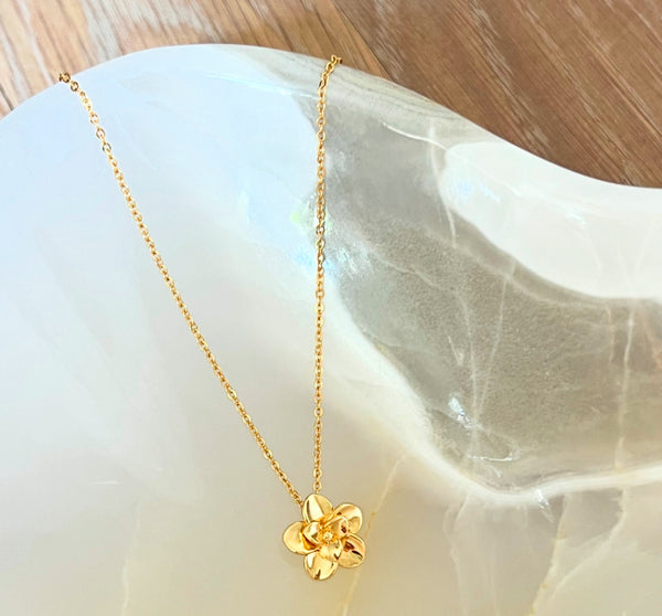 Magnolia necklace