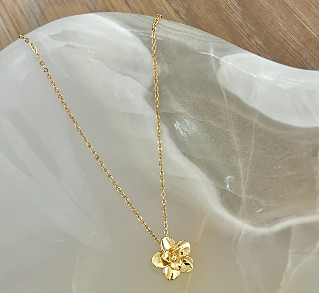Magnolia necklace