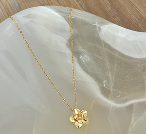 Magnolia necklace