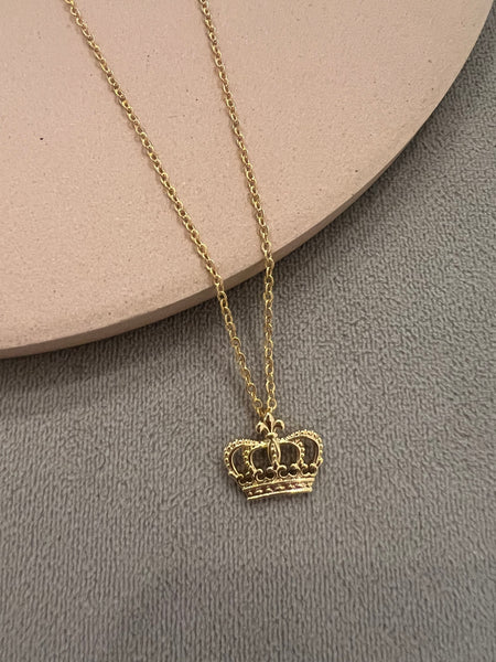 King Crown post earrings