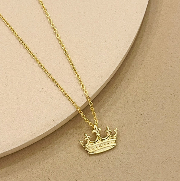 Queen Crown necklace