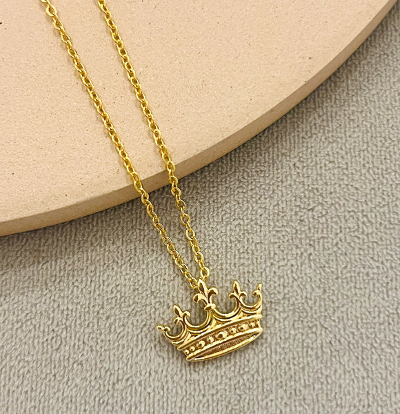Queen Crown necklace